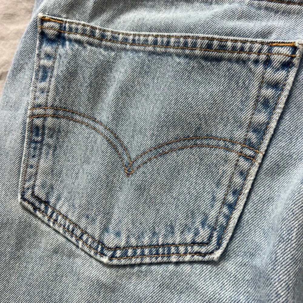 Vintage LEVI'S 501 Jeans Mens‎ 38X34 Light Wash Straight Leg Denim 2005 Stained